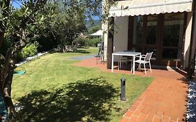 Villa Con Ampio Giardino Esterno E Piscina Condominiale